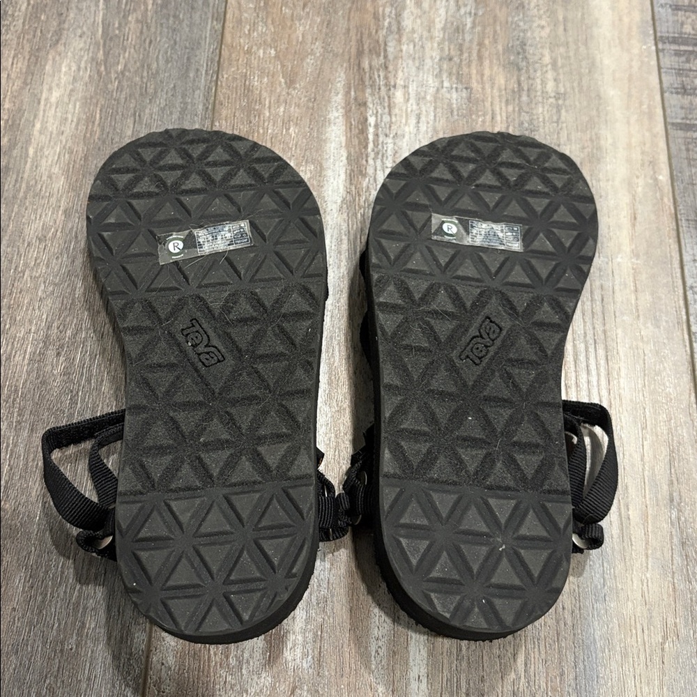 Teva Black slim strap Velcro Sandals size 6 - Picture 6 of 6